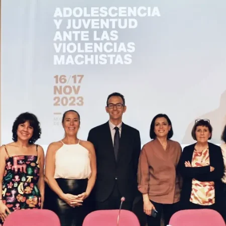 sonja-arup-fundadora-del-programa-clave-a-en-las-jornadas-anuales-del-pacto-de-estado-contra-la-violencia-de-genero-en-canarias_p